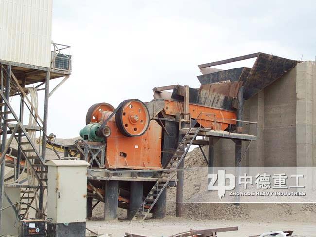 破碎機現場工作圖